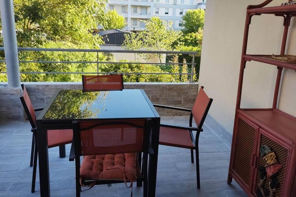 65 M² Avec Piscine. Apartment *