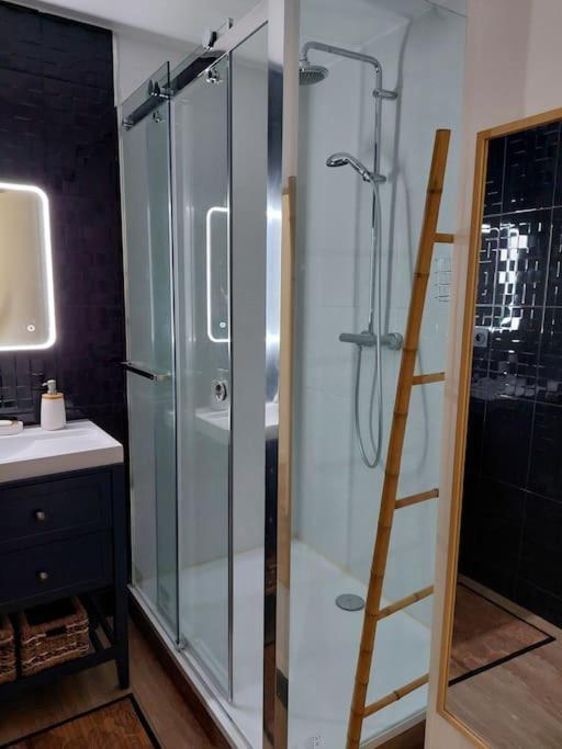 65 M² Avec Piscine. Apartment *